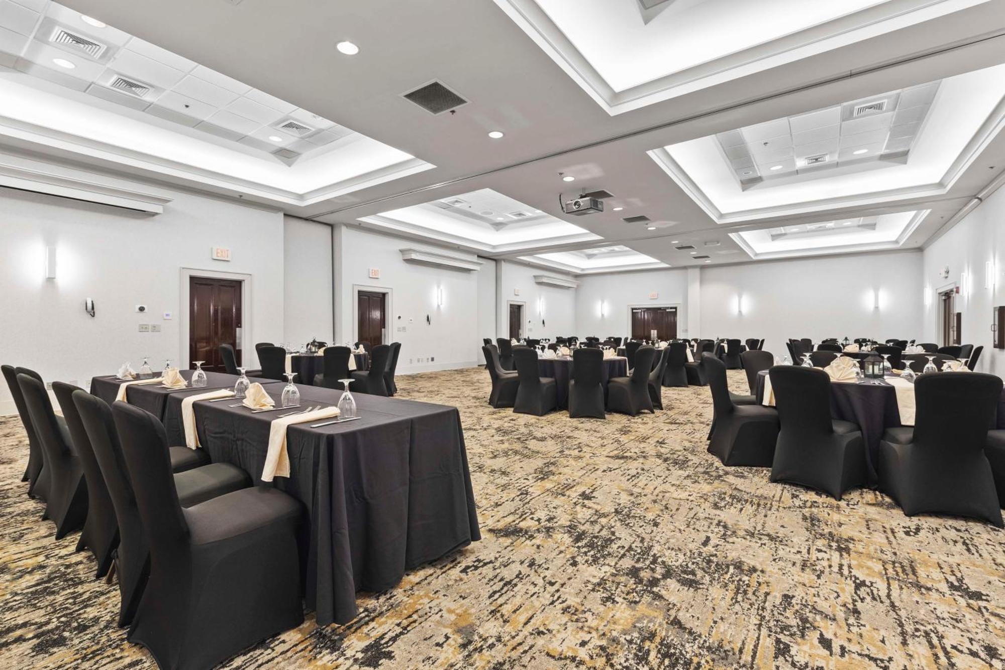 Doubletree By Hilton Columbus Hotel Buitenkant foto