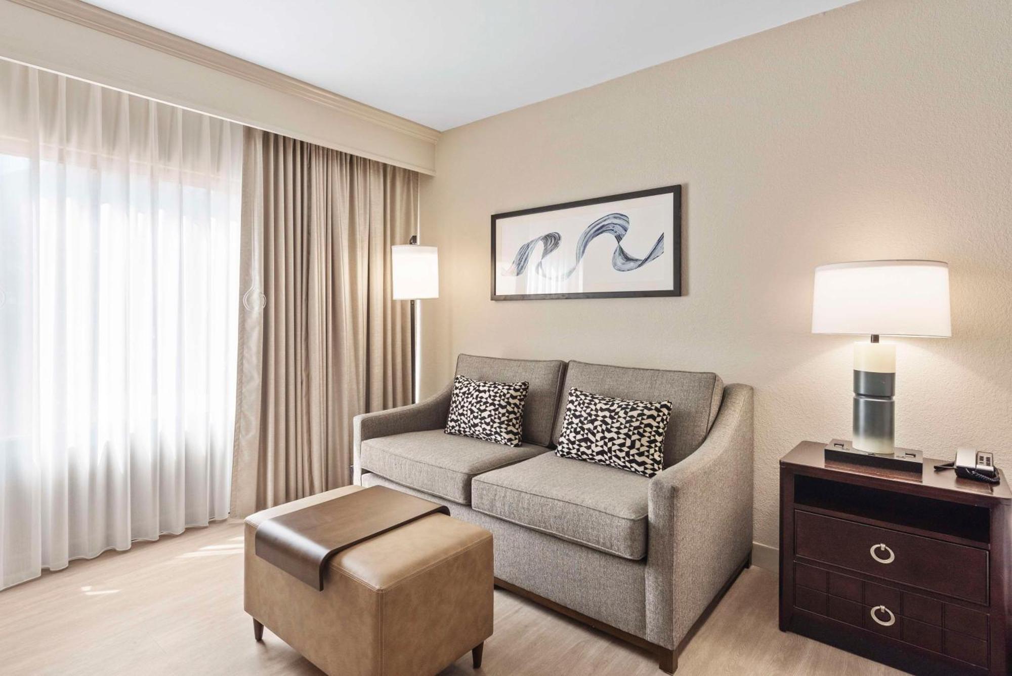 Doubletree By Hilton Columbus Hotel Buitenkant foto