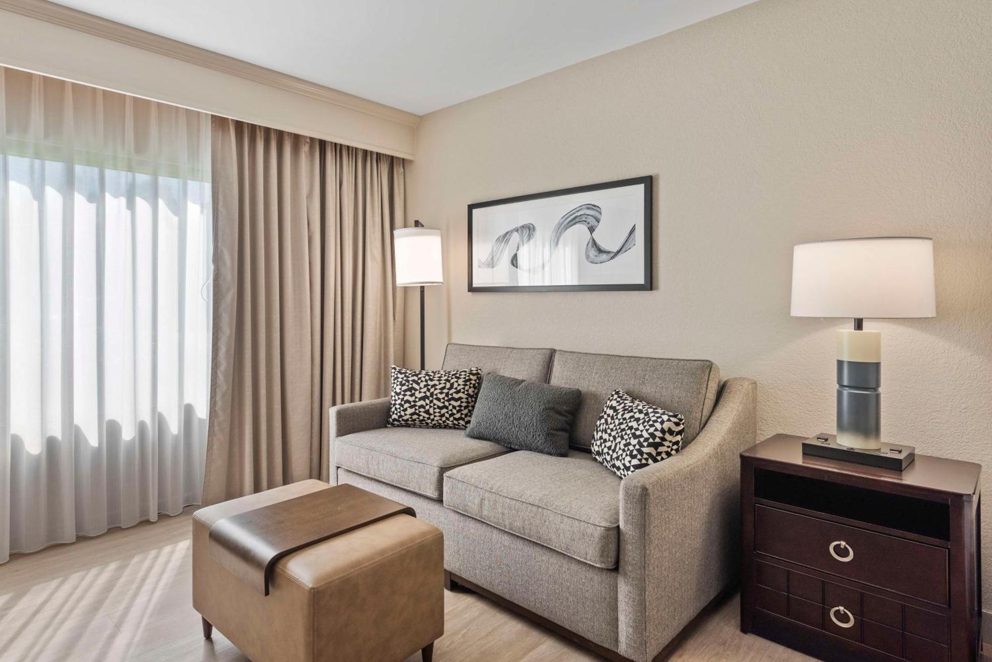 Doubletree By Hilton Columbus Hotel Buitenkant foto